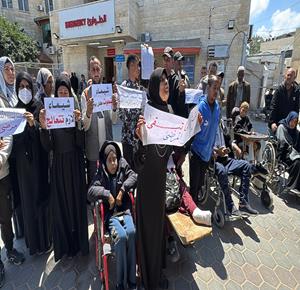 اعتصام احتجاجي في مستشفى شهداء الاقصى في دير البلح وسط قطاع غزة، للمطالبة بسفر مرضى الكلى للعلاج